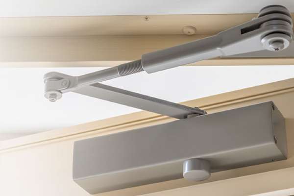 chiudi porta torchio chiudi porta torchio